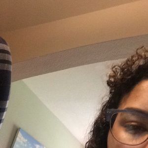 Meet your Posher, Valeria